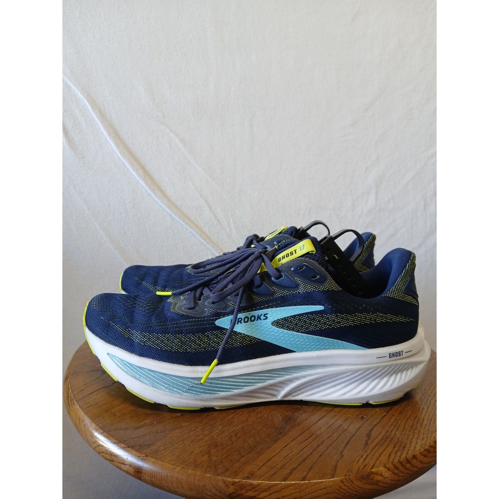 Brooks ghost 17 size 11.5 mens running shoes